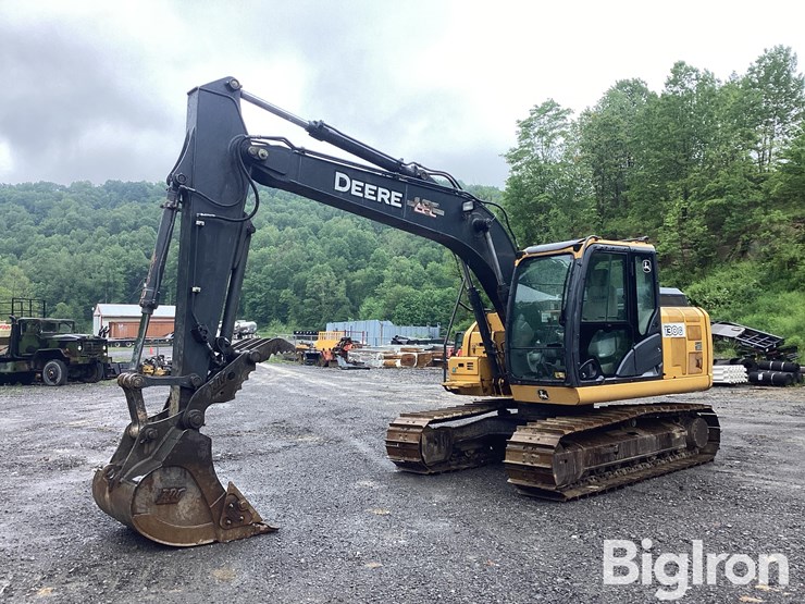 2016-deere-130g-image-1