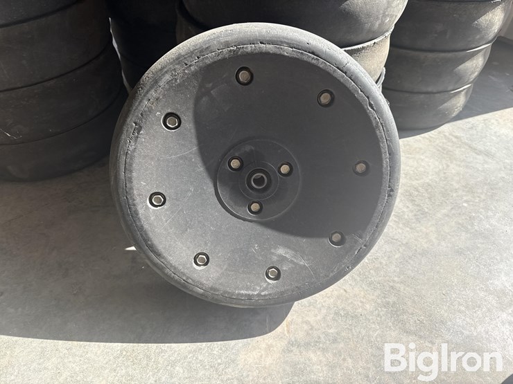 john-deere-planter-gauge-wheels-image-12