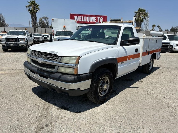 2003-chevrolet-silverado-2500-image-1