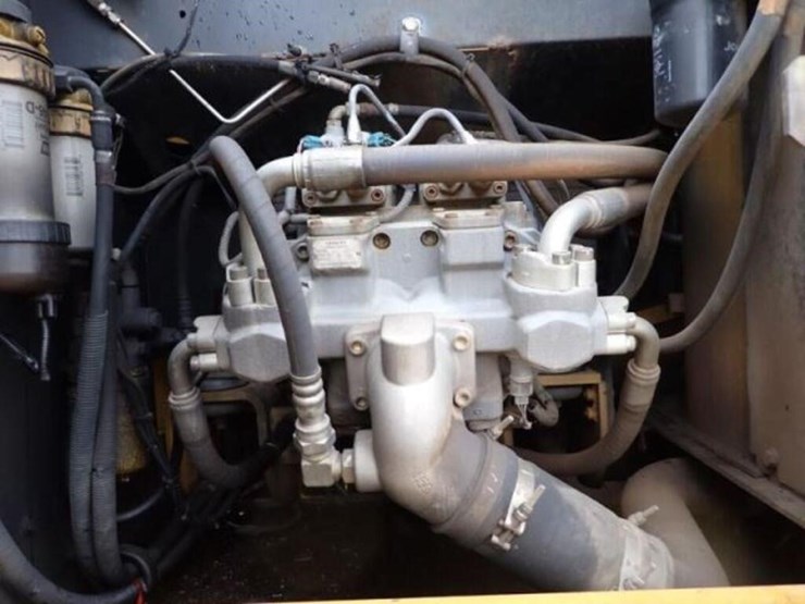 2010-deere-270d-lc-image-63