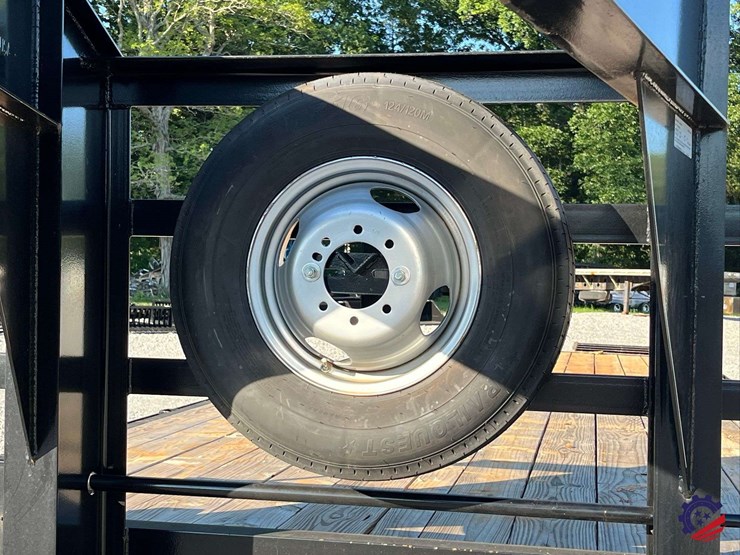 2025-c-&-w-trailers-dual-t/a-flatbed-gooseneck-trailer-image-16