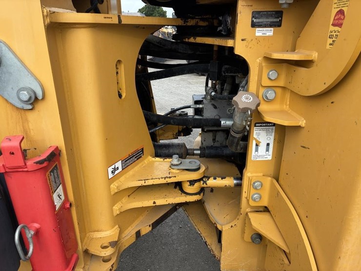 2018-deere-644k-image-11