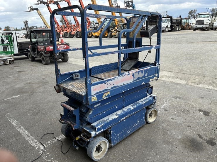 2003-jlg-1932e-image-1