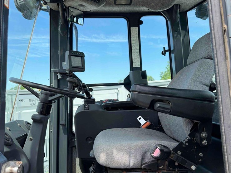 2013-deere-544k-image-21