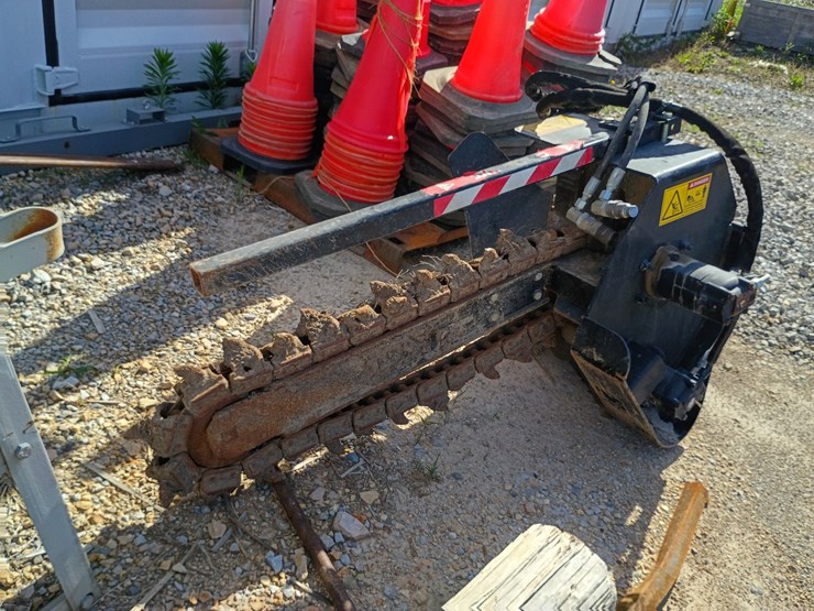 2017-ditch-witch-r300-image-66