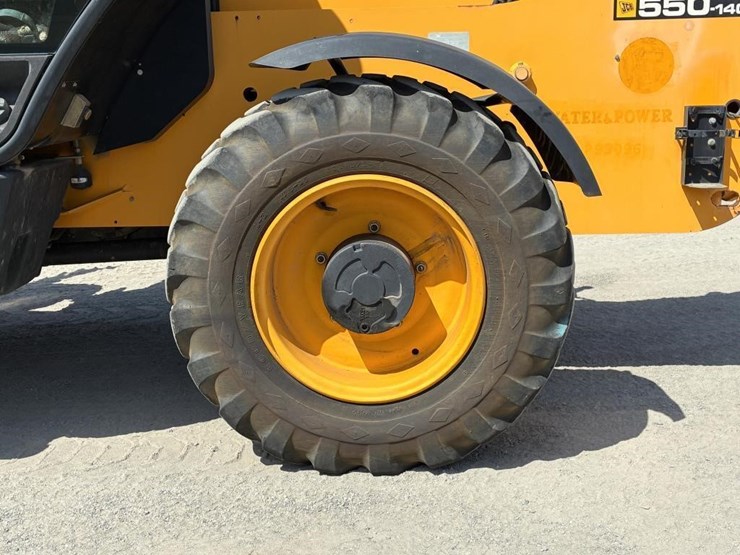 2014-jcb-550-140-image-9