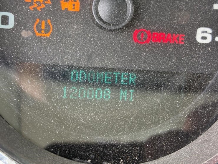 2011-chevrolet-2500hd-image-15