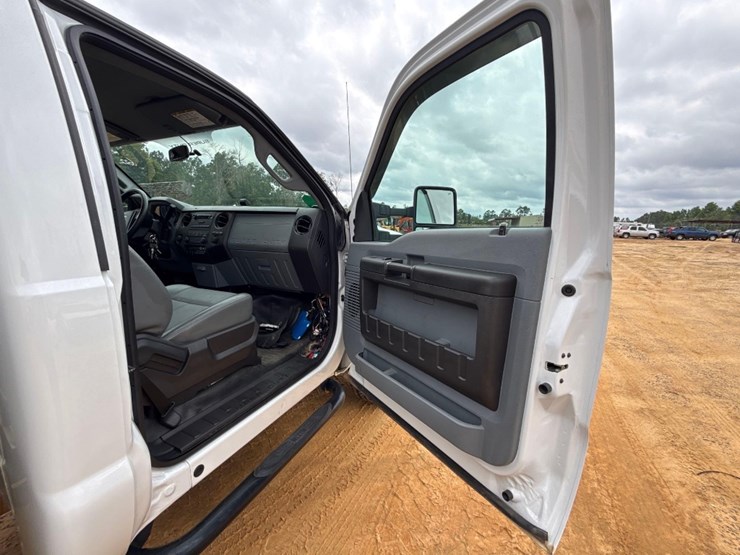 2014-ford-f350-image-13