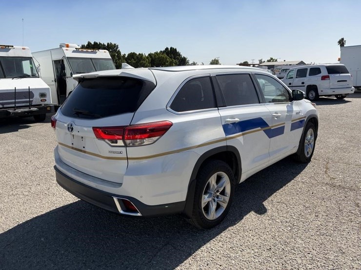 2017-toyota-highlander-image-3