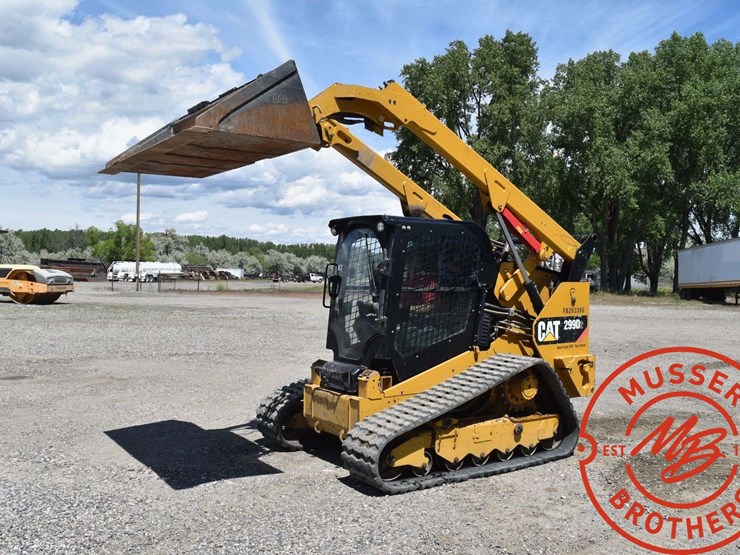 2017-caterpillar-d2-image-3
