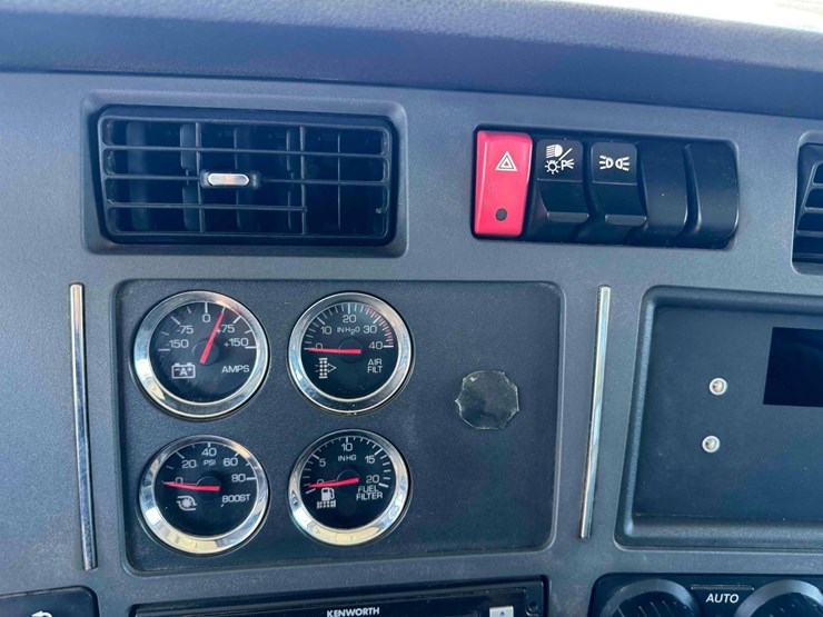 2021-kenworth-t880-image-32