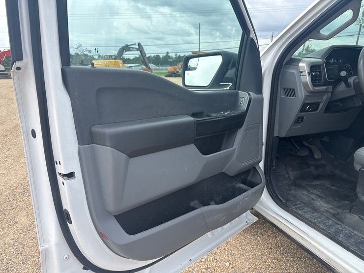 2022-ford-f150-xl-image-14
