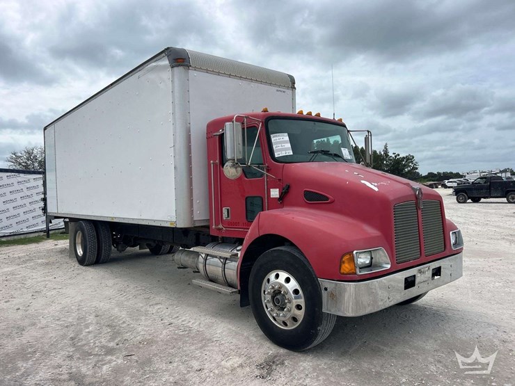 2002-kenworth-t300-image-2