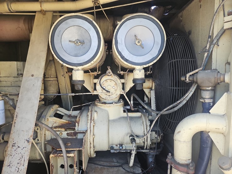 1984-ingersoll-rand-750-t/a-tow-behind-air-compressor-image-11