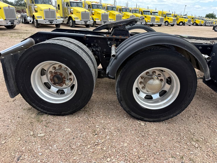 2015-kenworth-t800-image-14