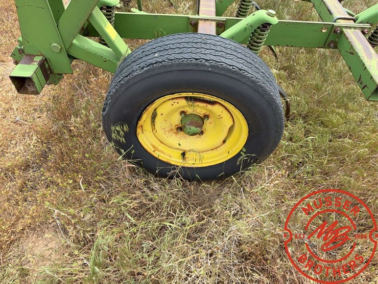 john-deere-12-image-6