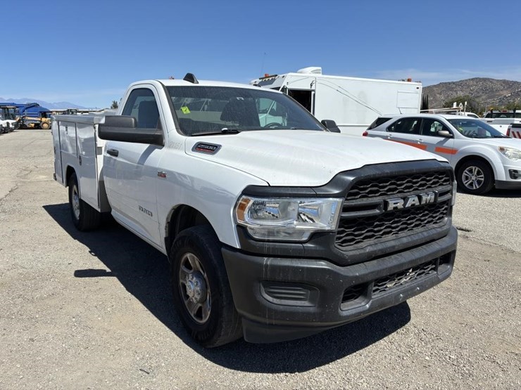 2021-ram-2500-hd-image-2