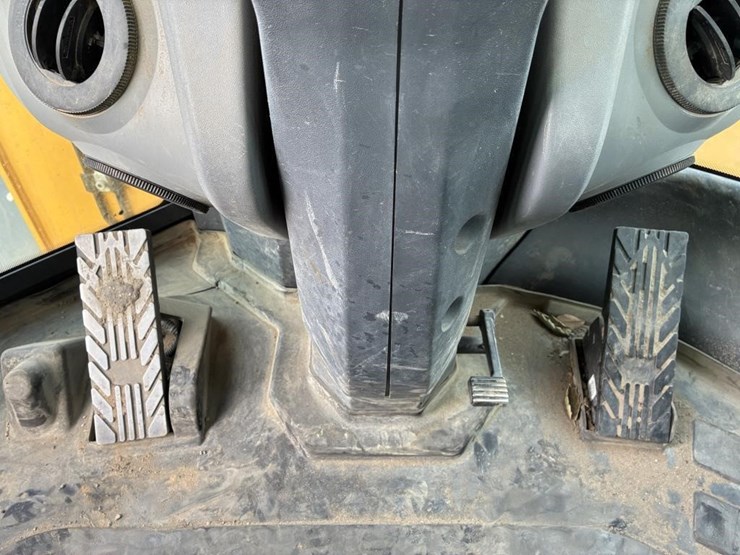2020-deere-624l-image-22