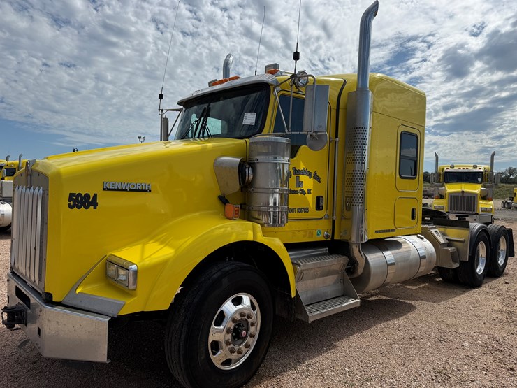 2016-kenworth-t800-image-1