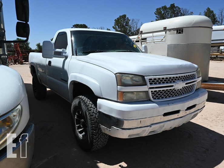 2005-chevrolet-2500hd-image-8