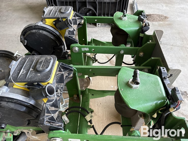 john-deere-planter-row-unit-image-16