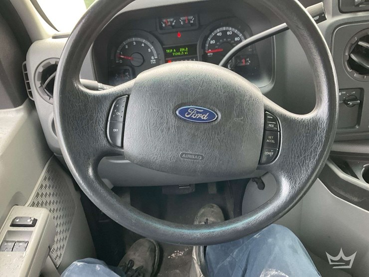 2013-ford-e350-image-15