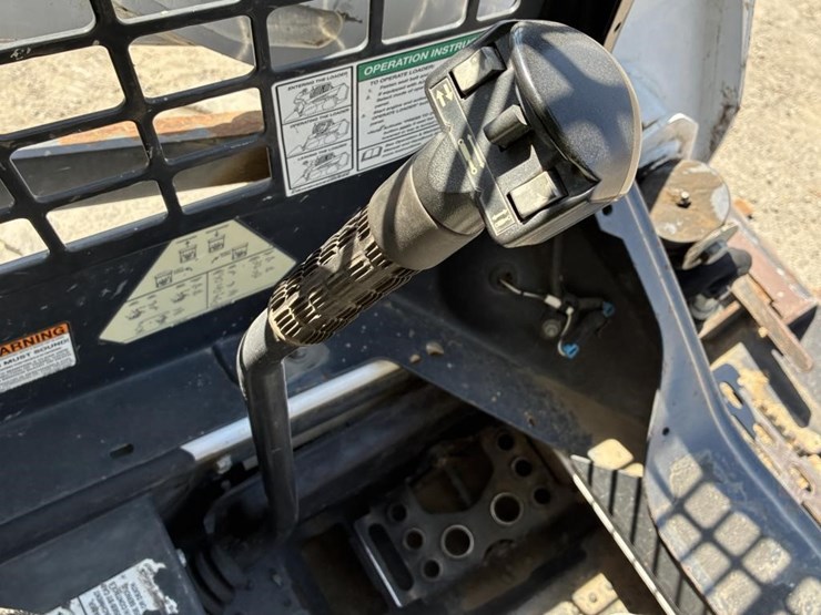 2008-bobcat-s570-image-15