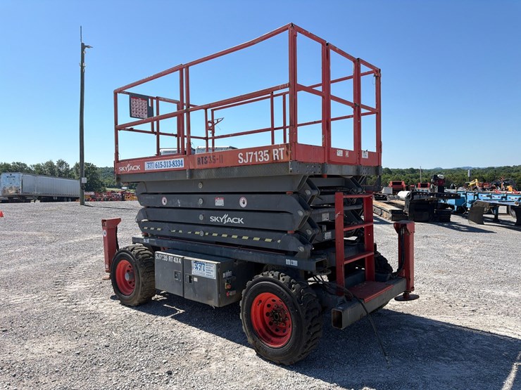 skyjack-sj7135rt-image-4