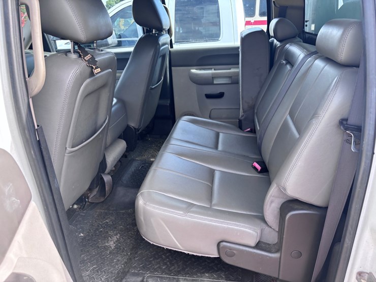 2011-chevrolet-silverado-2500-image-5