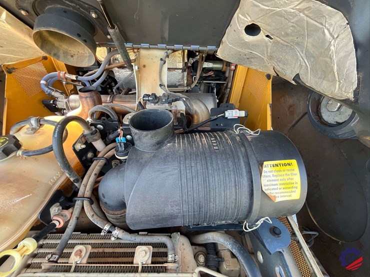 2020-deere-331g-image-32