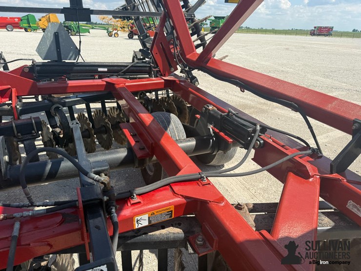 2008-case-ih-330-image-18