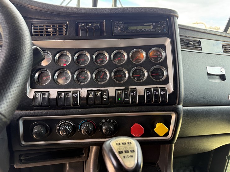 2015-kenworth-t800-image-12