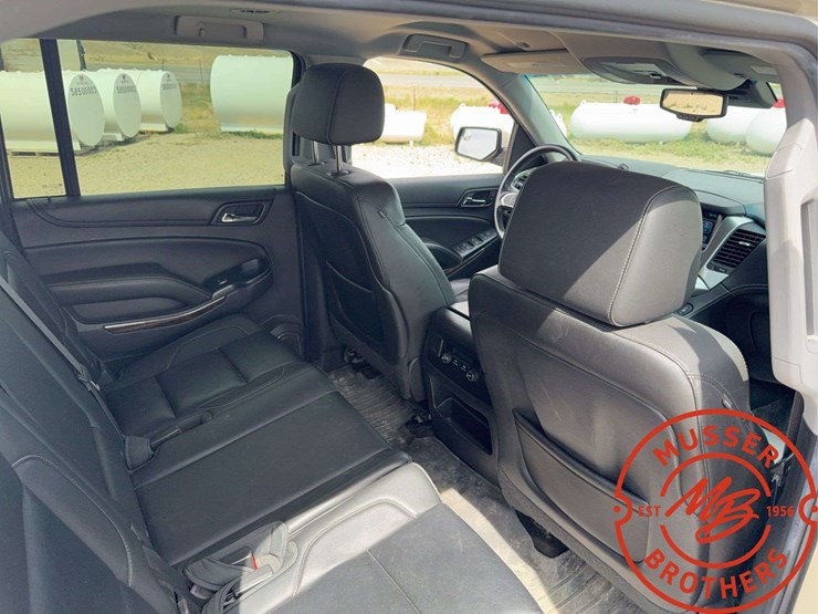 2015-chevrolet-suburban-1500-image-31