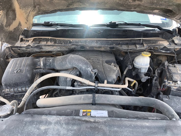 2019-ram-1500-classic-image-11