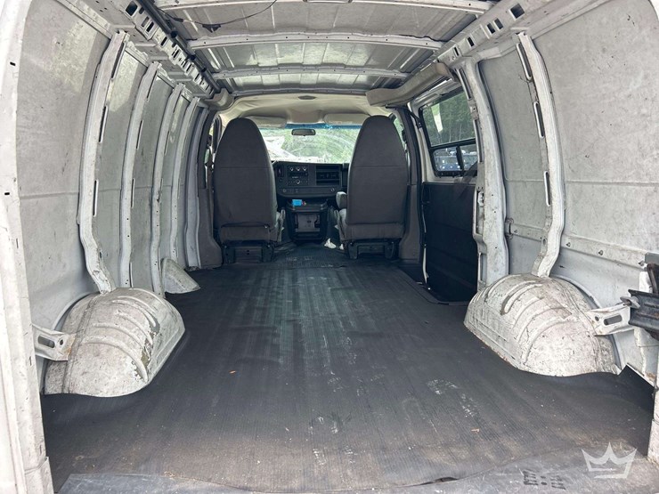 2011-chevrolet-express-2500-image-26