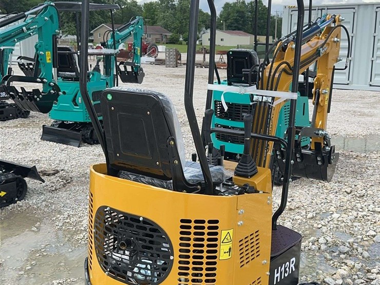 cfg-industrial-h13r-mini-excavator-image-10