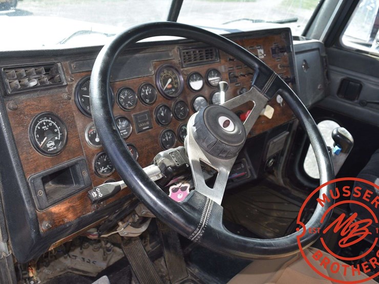 1994-peterbilt-379-image-44