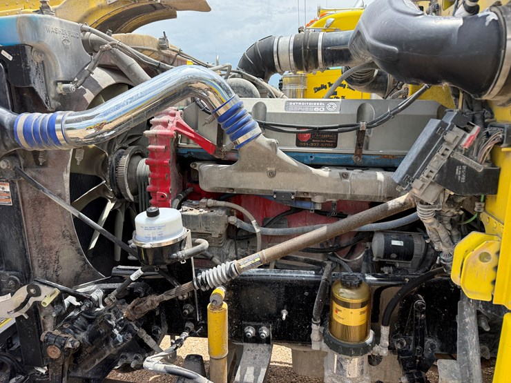 2014-peterbilt-389-image-12