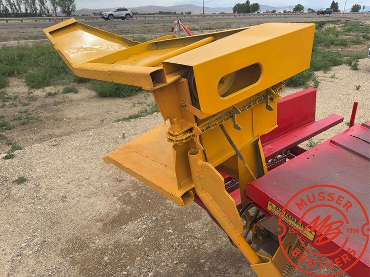 new-holland-1002-image-12