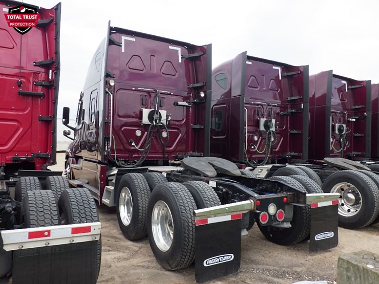 2021-freightliner-cascadia-126-image-16