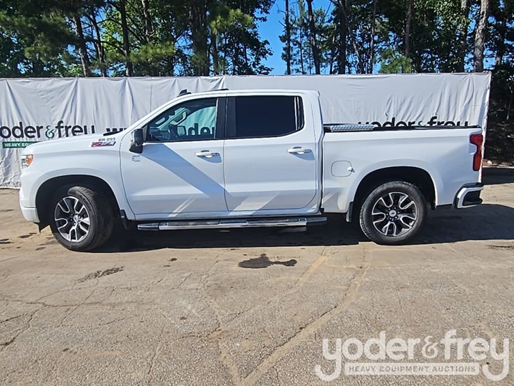 2022-chevrolet-1500-image-2