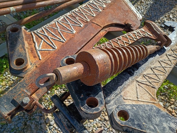 2017-ditch-witch-r300-image-77