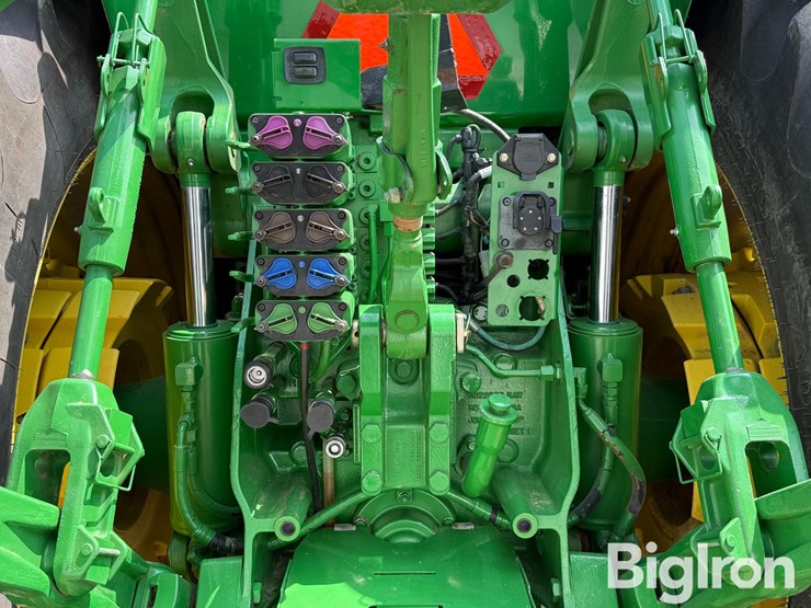 2012-john-deere-8285r-image-19