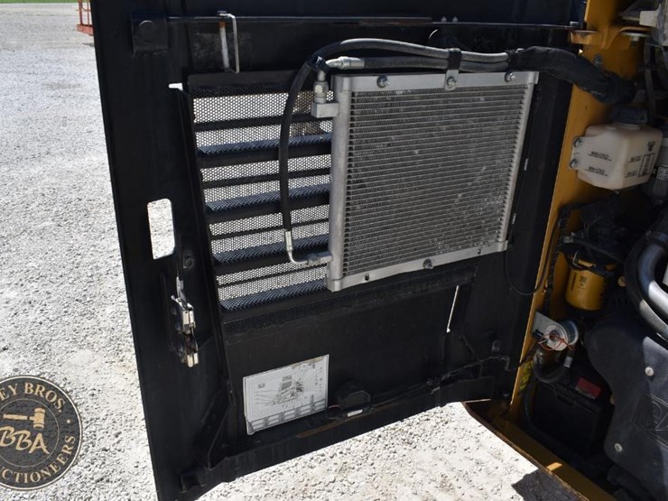 2023-caterpillar-259d3-image-23