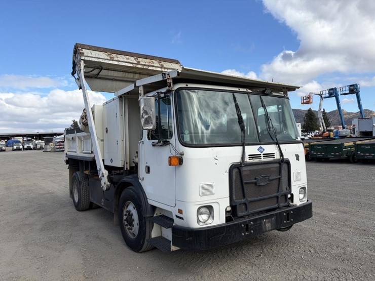 2011-autocar-xpeditor-image-2