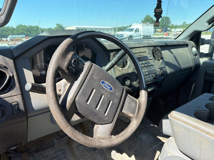 2011-ford-f250-xl-image-18