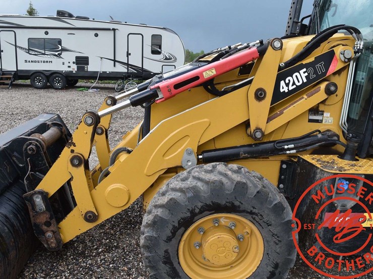 2016-caterpillar-420f2-it-image-34