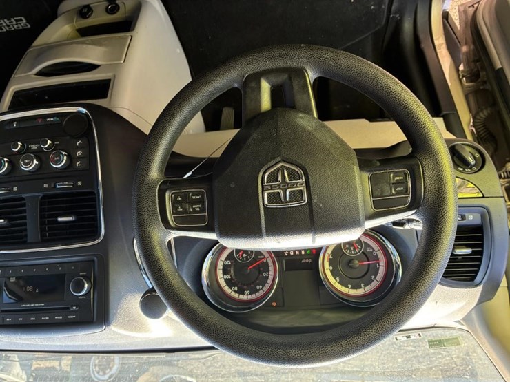 2016-dodge-grand-caravan-image-14