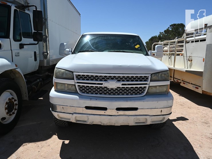 2005-chevrolet-2500hd-image-7