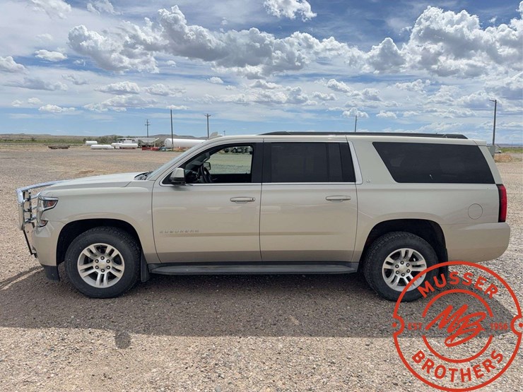 2015-chevrolet-suburban-1500-image-2